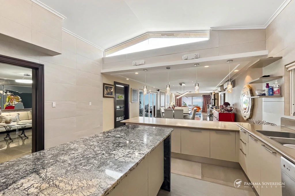 5 Bedroom House in San Carlos - Gallery image 34