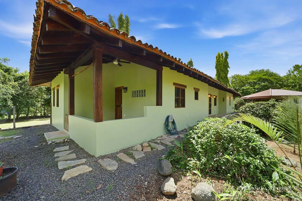 4 Bedroom House in Pedasi - Gallery image 9