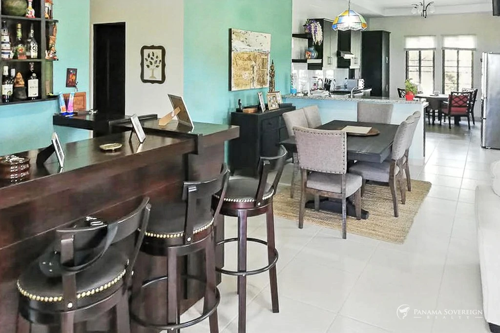 4 Bedroom House in San Carlos - Gallery image 12