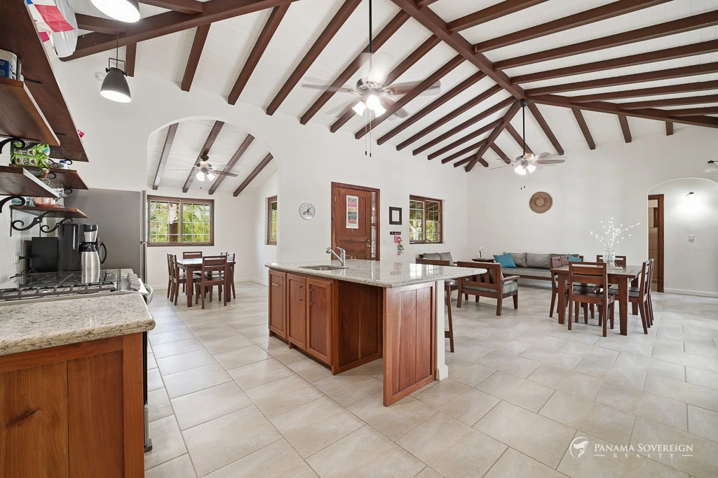 3 Bedroom House in Los Destiladeros - Gallery image 4