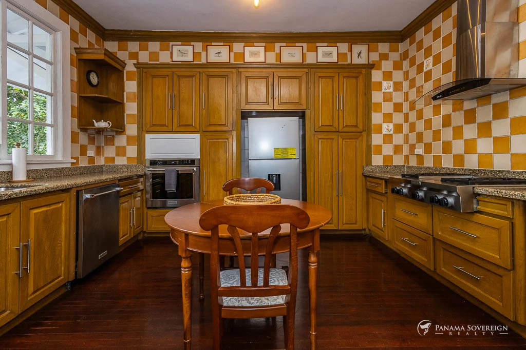 4 Bedroom House in Canal Zone - Gallery image 11