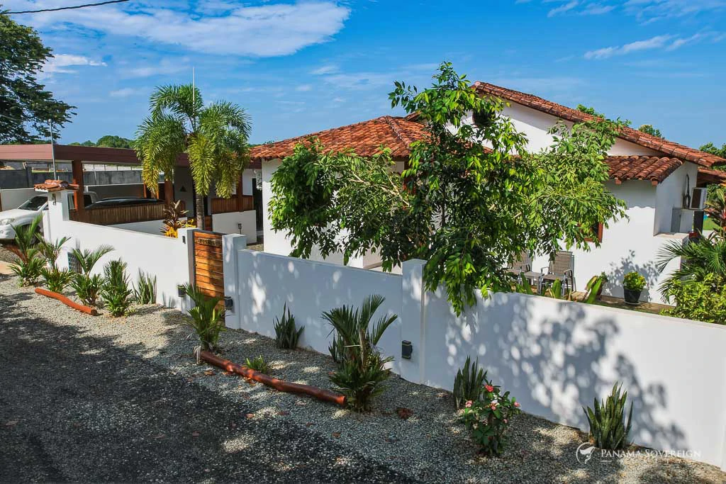 2 Bedroom House in Pedasi - Gallery image 2