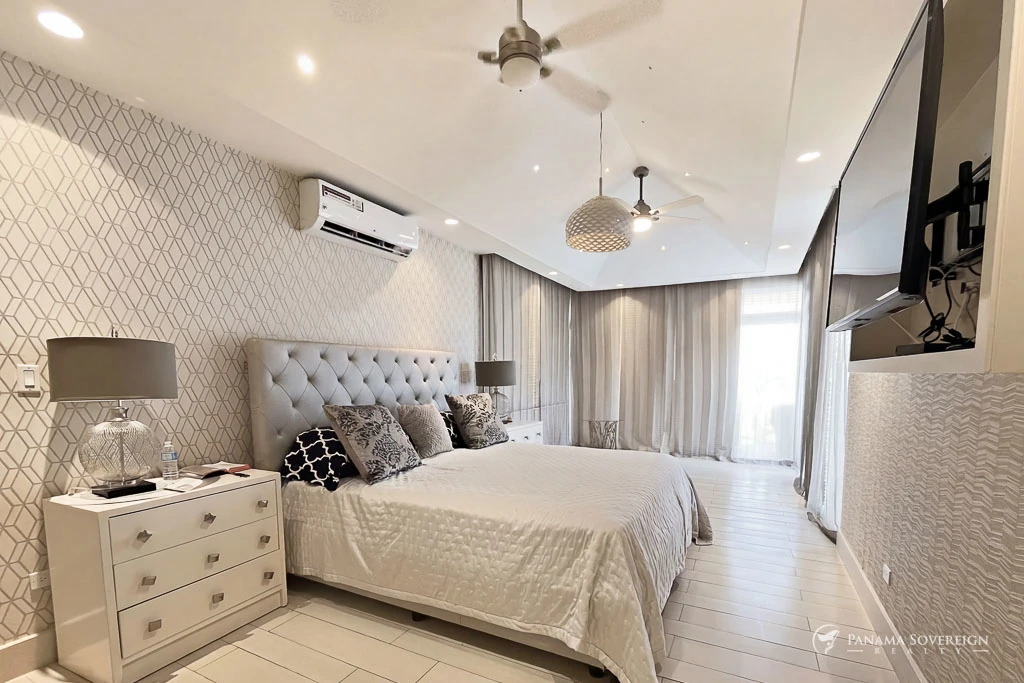 5 Bedroom House in San Carlos - Gallery image 31