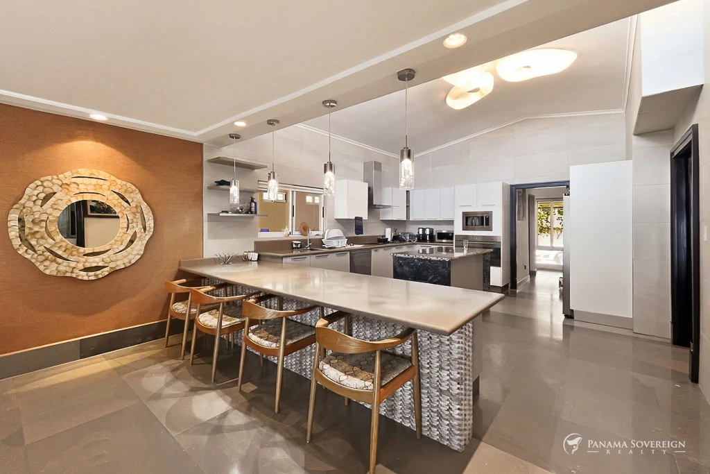 5 Bedroom House in San Carlos - Gallery image 13