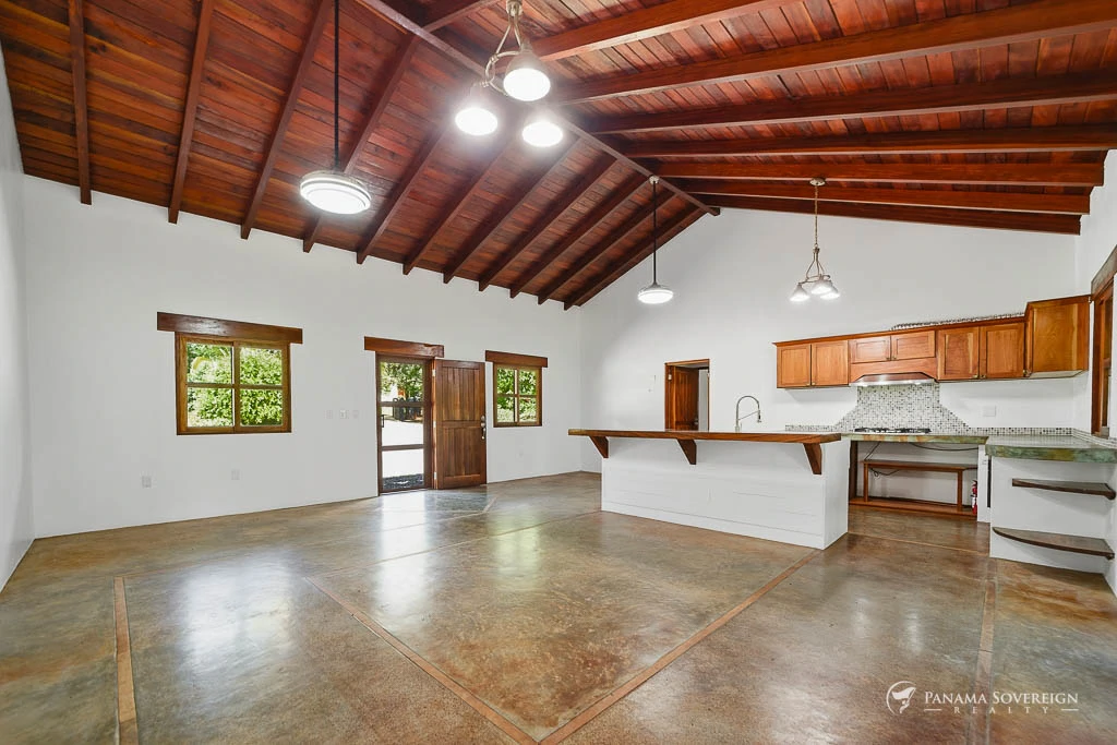 4 Bedroom House in Pedasi - Gallery image 15