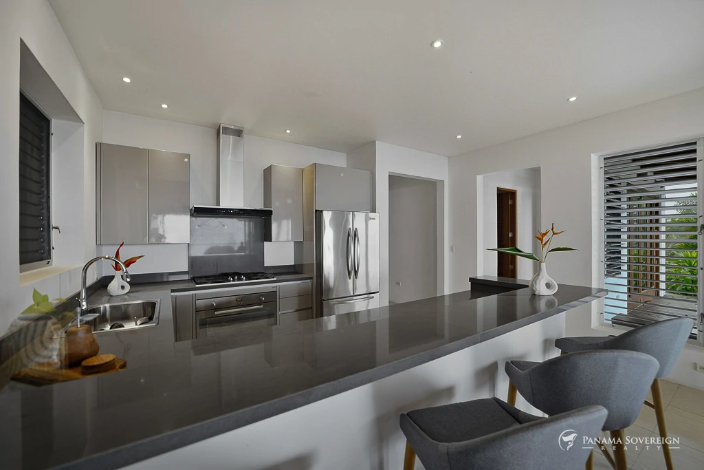 4 Bedroom House in Playa Venao - Gallery image 5
