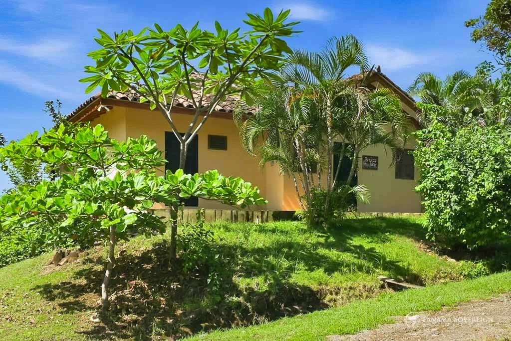 2 Bedroom House in Cambutal - Gallery image 2