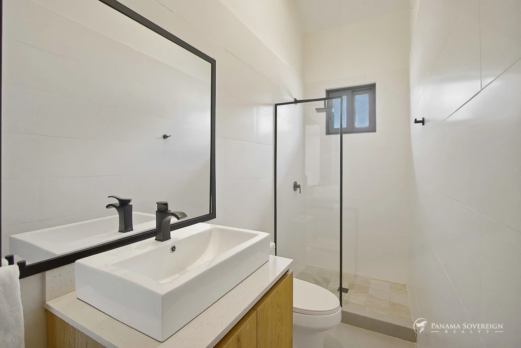 3 Bedroom House in Canas - Gallery image 16