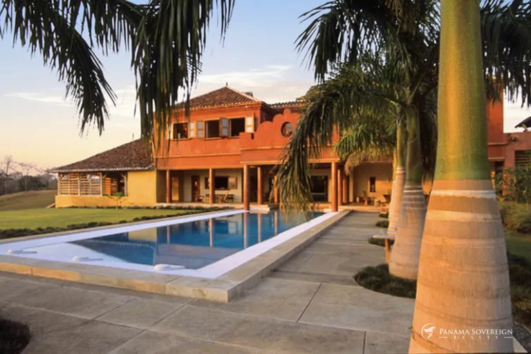 11 Bedroom House in Los Destiladeros