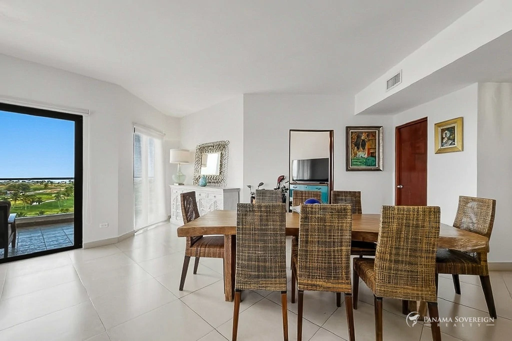 5 Bedroom Condo in San Carlos - Gallery image 5