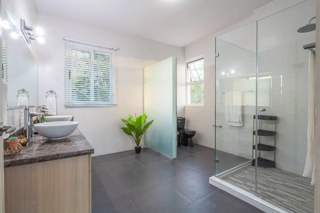 3 Bedroom Condo in Amador Causeway - Gallery image 6