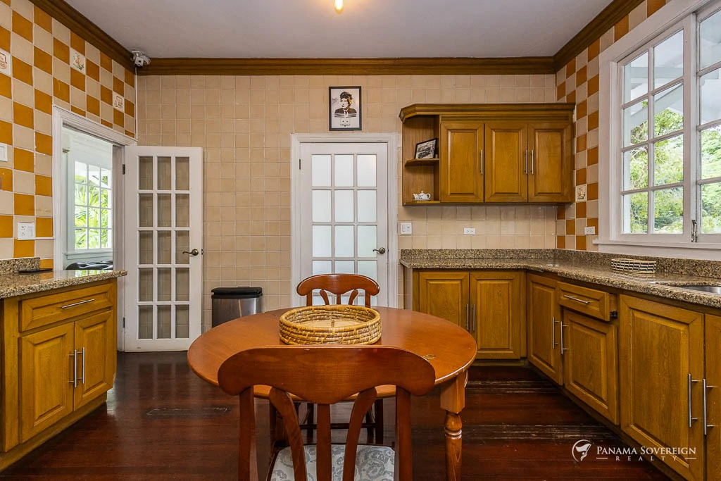 4 Bedroom House in Canal Zone - Gallery image 12