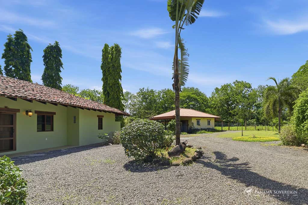 4 Bedroom House in Pedasi - Gallery image 4
