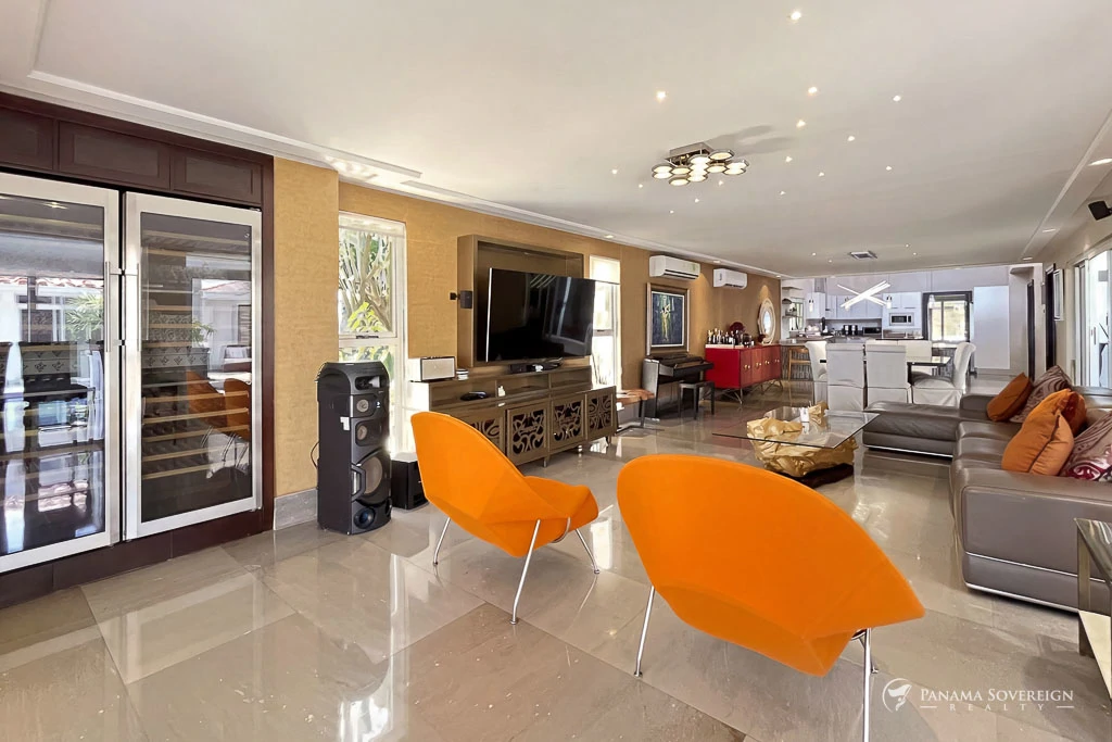 5 Bedroom House in San Carlos - Gallery image 17