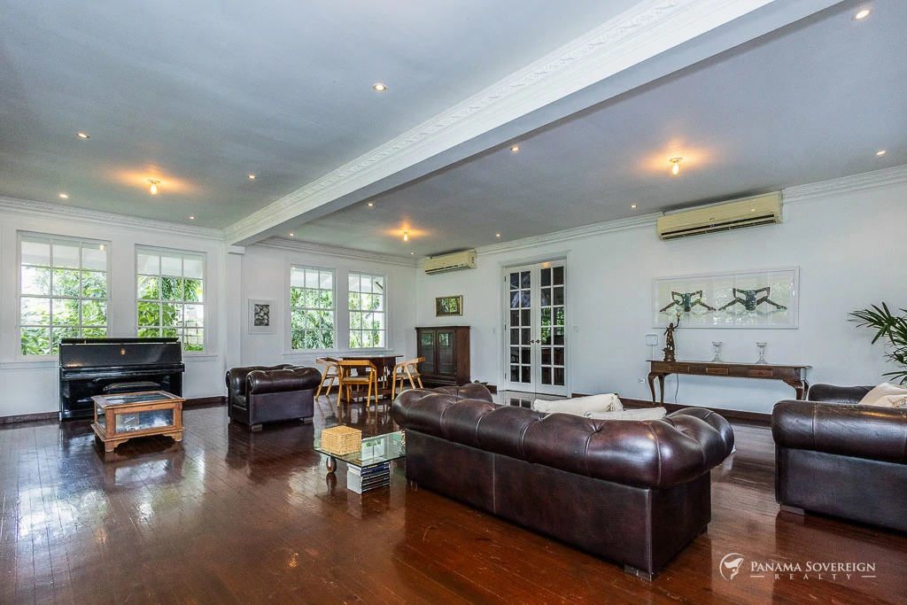 4 Bedroom House in Canal Zone - Gallery image 9