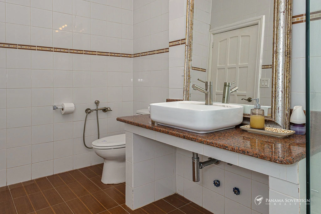 4 Bedroom House in Canal Zone - Gallery image 22