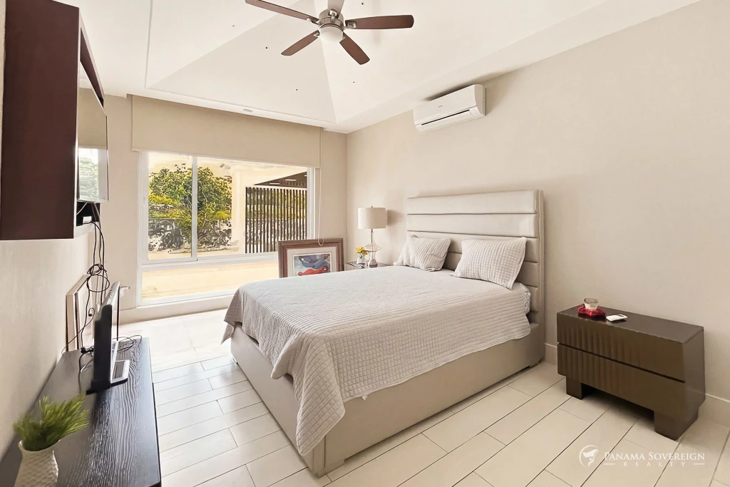 5 Bedroom House in San Carlos - Gallery image 26