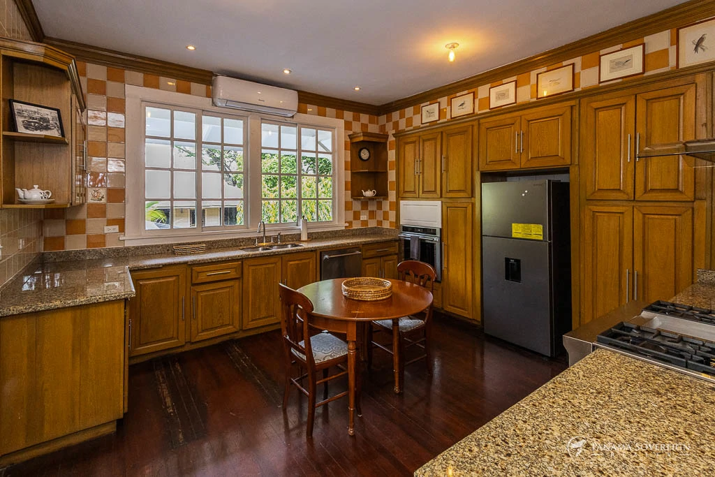 4 Bedroom House in Canal Zone - Gallery image 10