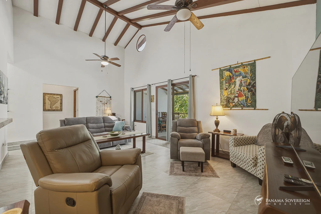 2 Bedroom House in Pedasi - Gallery image 8