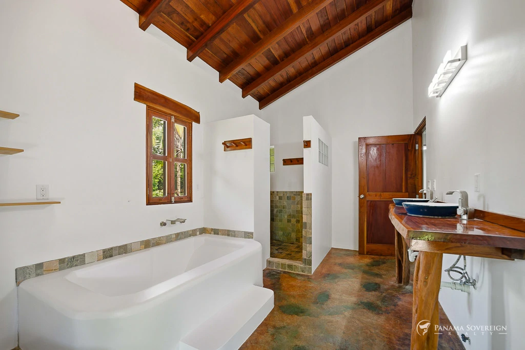 4 Bedroom House in Pedasi - Gallery image 18
