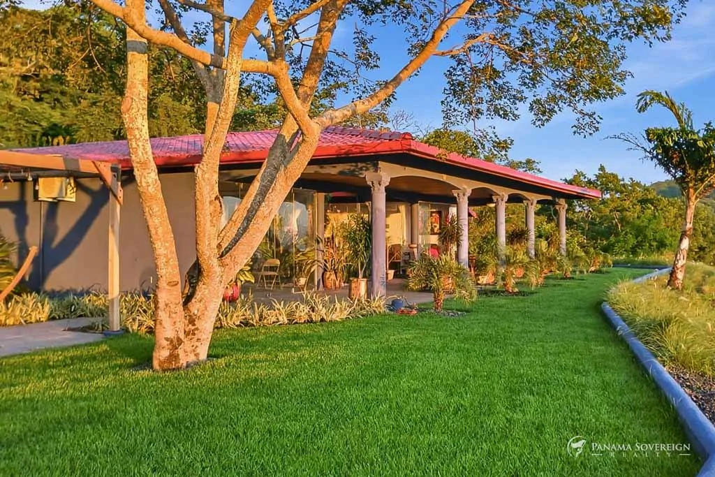 2 Bedroom House in Bucaro - Gallery image 2