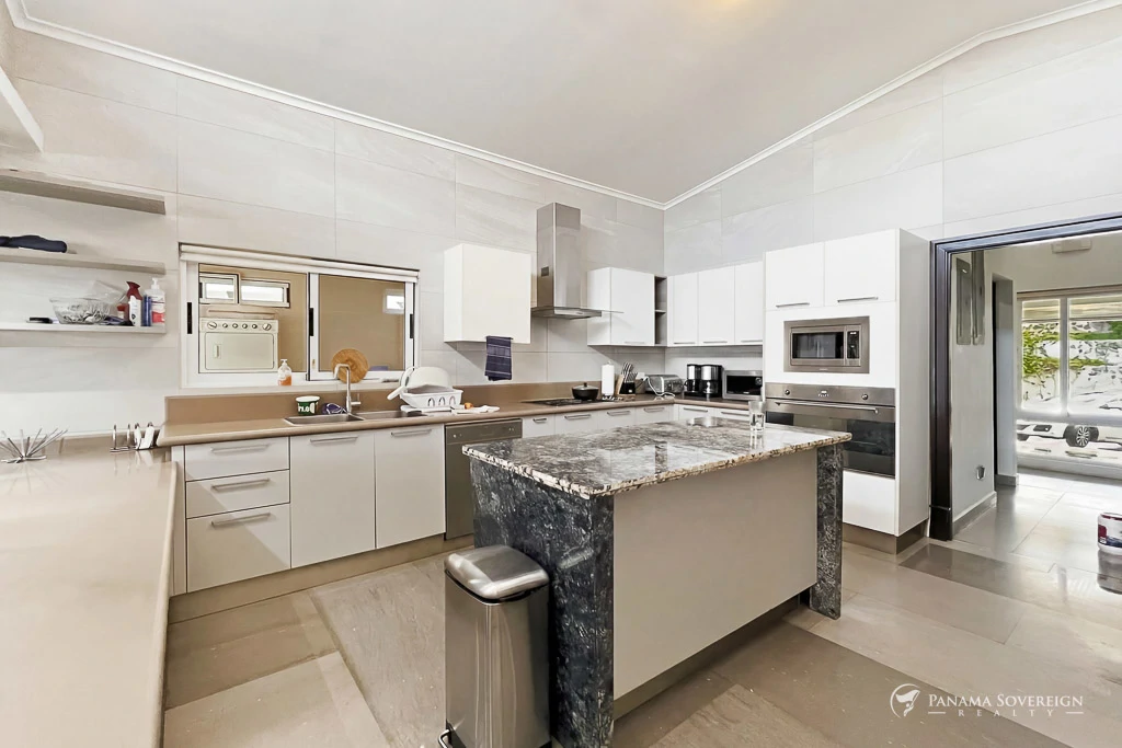 5 Bedroom House in San Carlos - Gallery image 33
