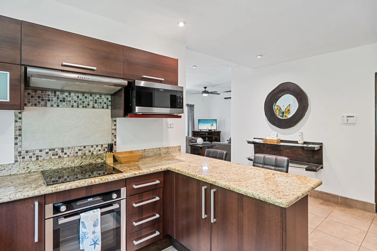 Casa Blanca 4: Stunning Condo with Quality Finishes, Terrace & Resort-Style Amenities - Gallery image 6