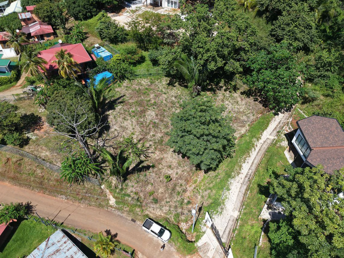 LOTE ALTO: Last Affordable 857 m² Lot in Peaceful Santo Domingo Village, Just 10 Minutes from Samara Beach - Gallery image 2
