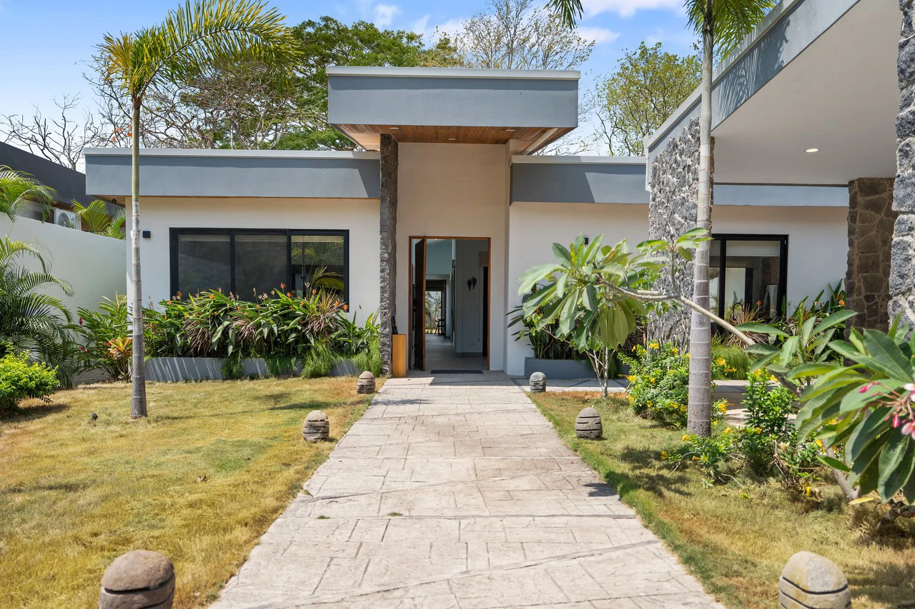 Casa Guacamaya Azul: Fully Furnished Luxury Villa in Playa Grande - Gallery image 25