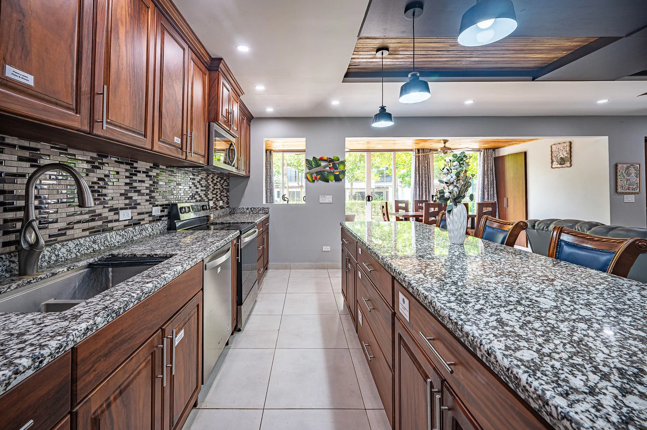 A Home in Jaco's Best Gated Community!: Near the Coast Condominium For Sale in Jacó - Gallery image 6