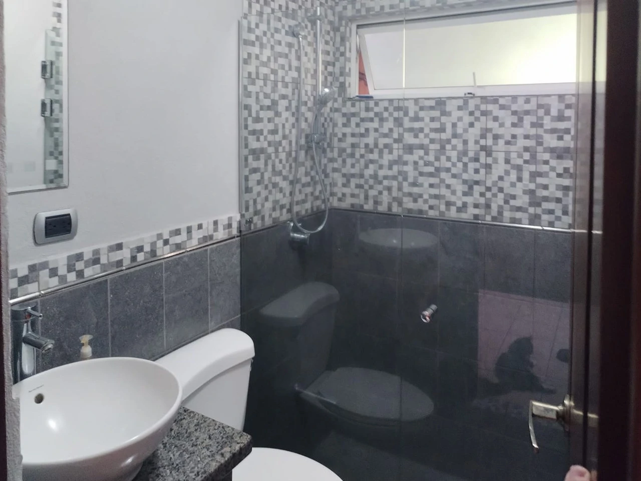 House in Grecia center just 100m from the Plaza Grecia Mall - Gallery image 9
