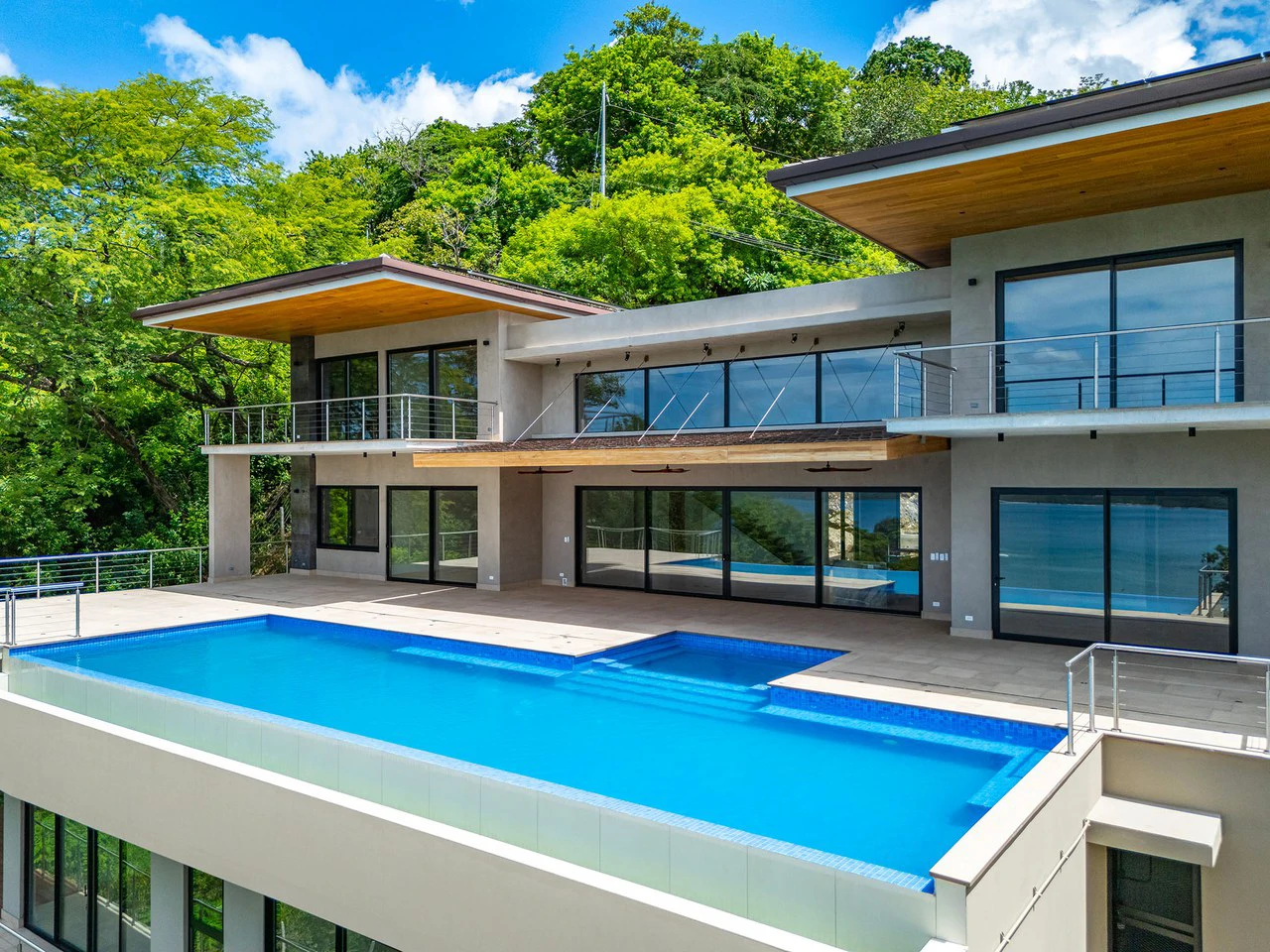 Casa Vision: Luxury Estate with Sweeping Ocean Views - Gallery image 3