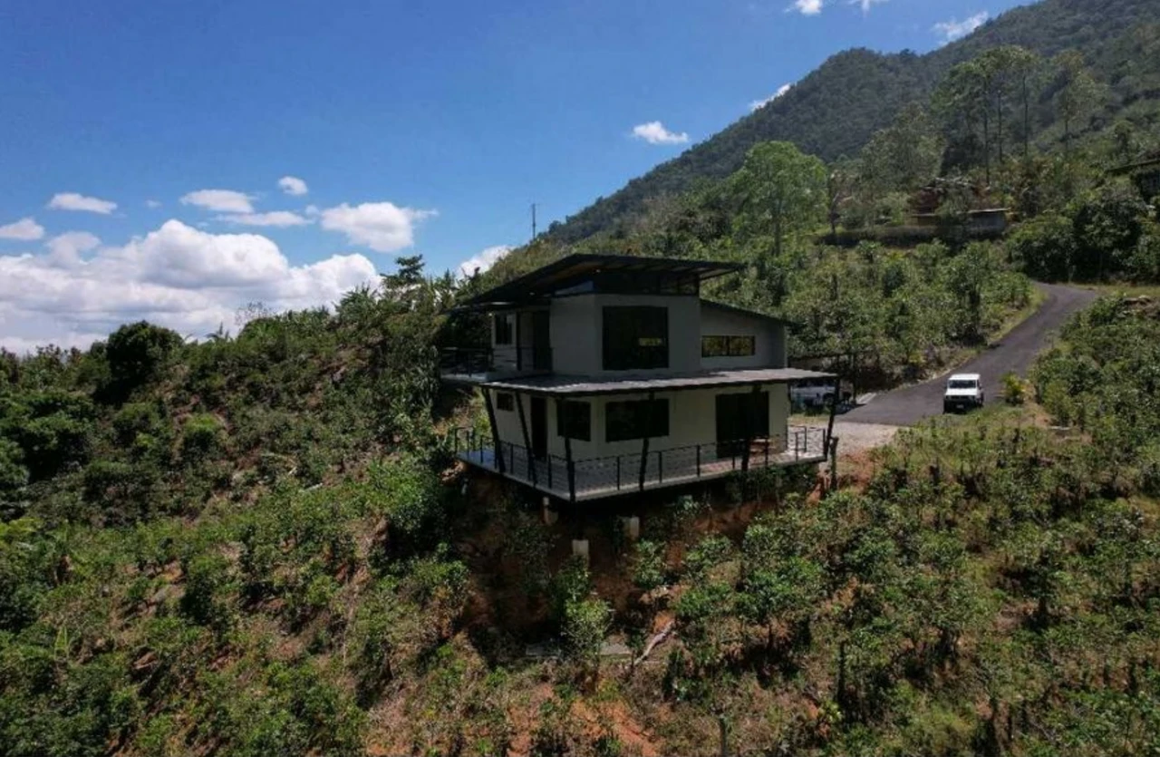 Modern Country House with Guest Cottage Amidst a Coffee Plantation in Perez Zeledon, Costa Rica - Gallery image 6