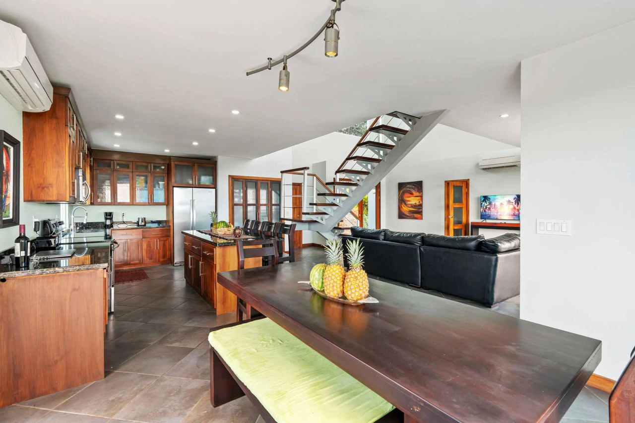 Casa Sol: Exceptionally Private Home with Panoramic Ocean, Mountain & Sunset Views - Gallery image 9