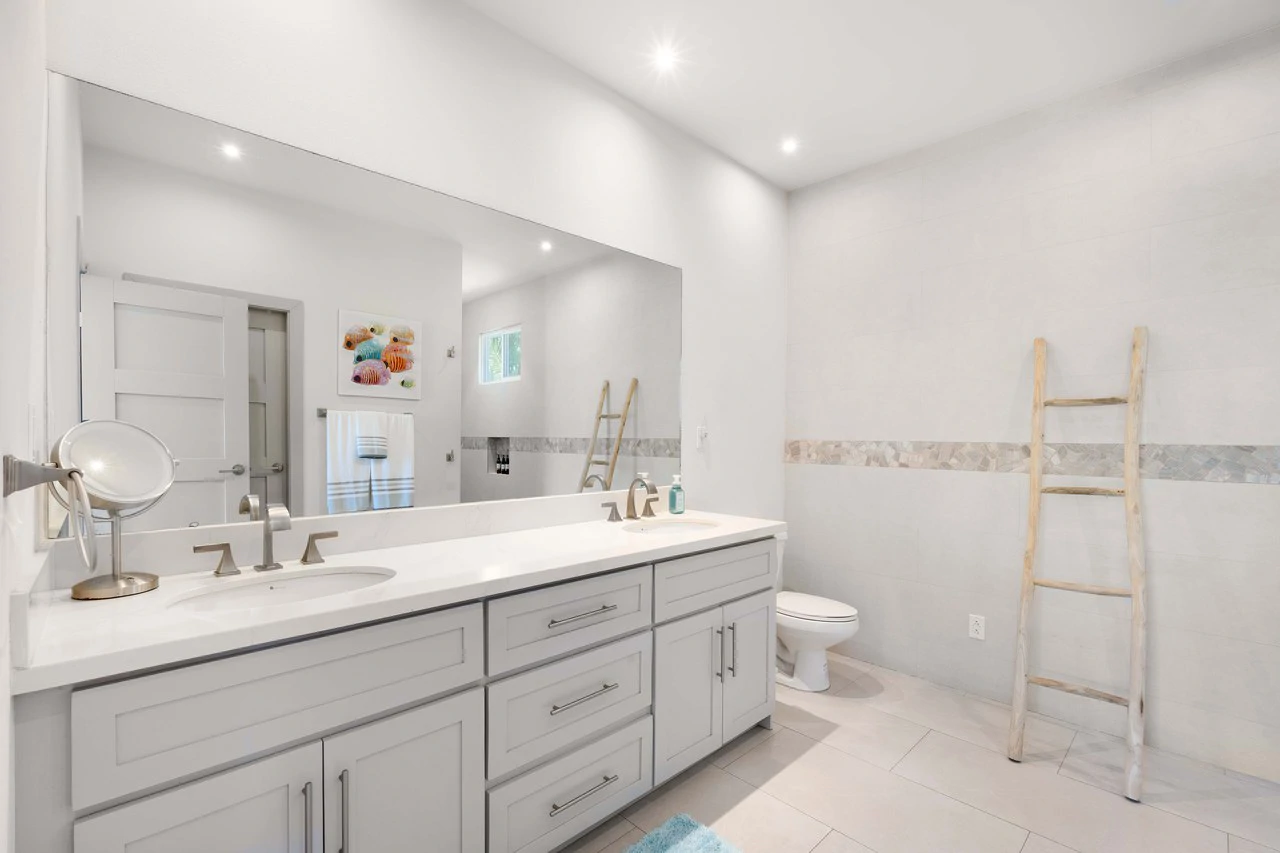 The Haven: Spacious Home + Private Casita in Gated Mar Vista Community - Gallery image 13