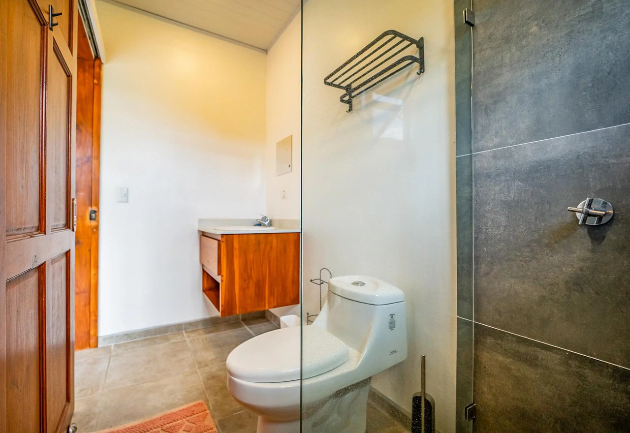 Casa Bhally: Ocean/Mountain View Hill Top Indonesian 4Bed 3Bath Retreat Home - Gallery image 12