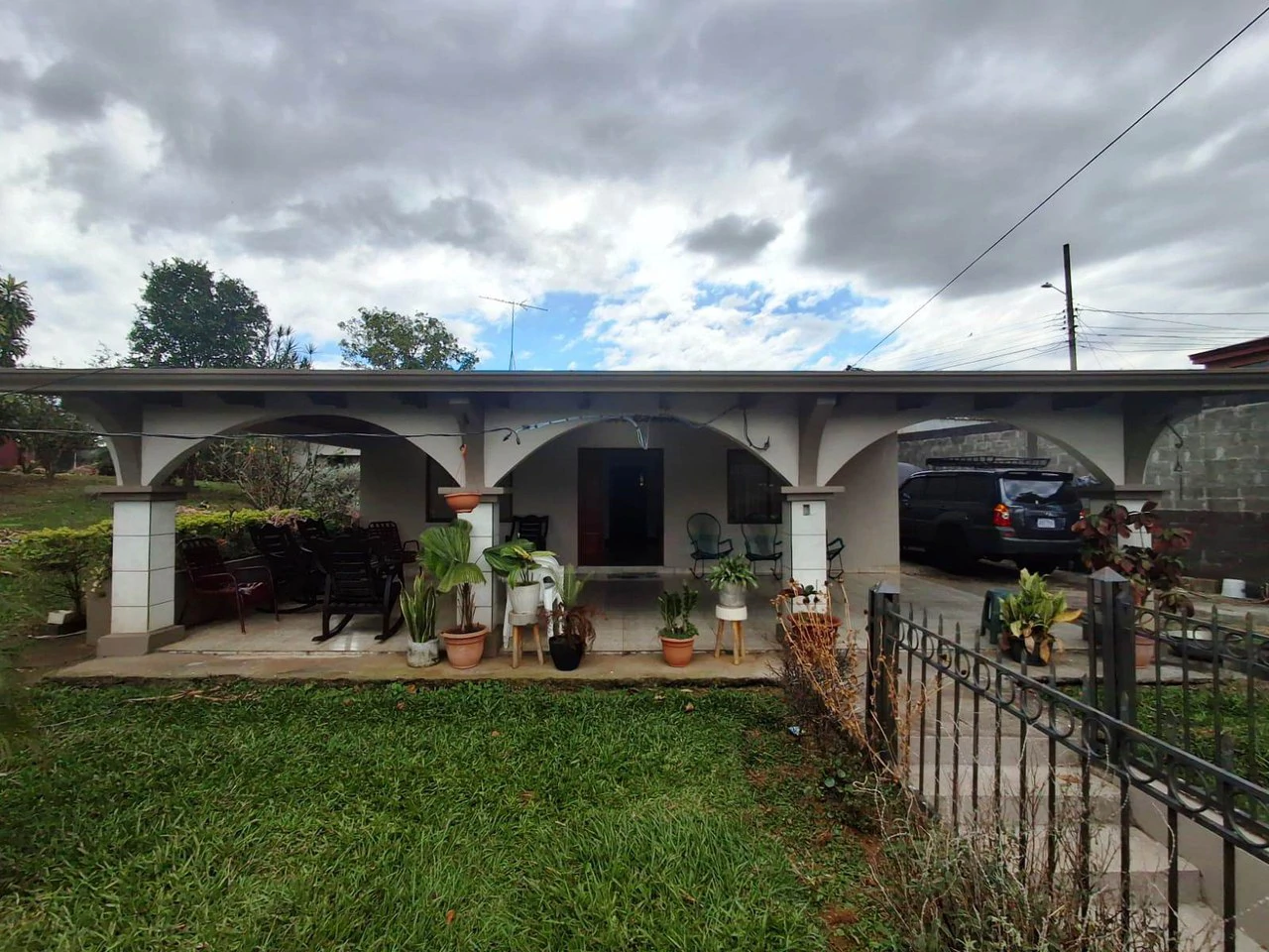 Casa Convenience: Grecia Garden Home on Large Lot + Rental Apartment!