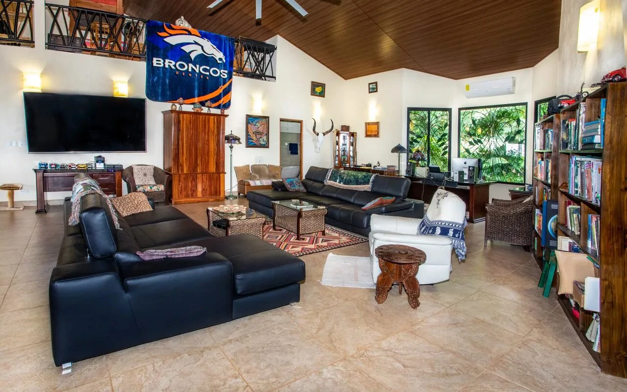 209 ACRES – 3 Bedroom 180 Degree Ocean View Home, Pool, And At Least 4 More Ocean View Building Sites!!!! - Gallery image 16
