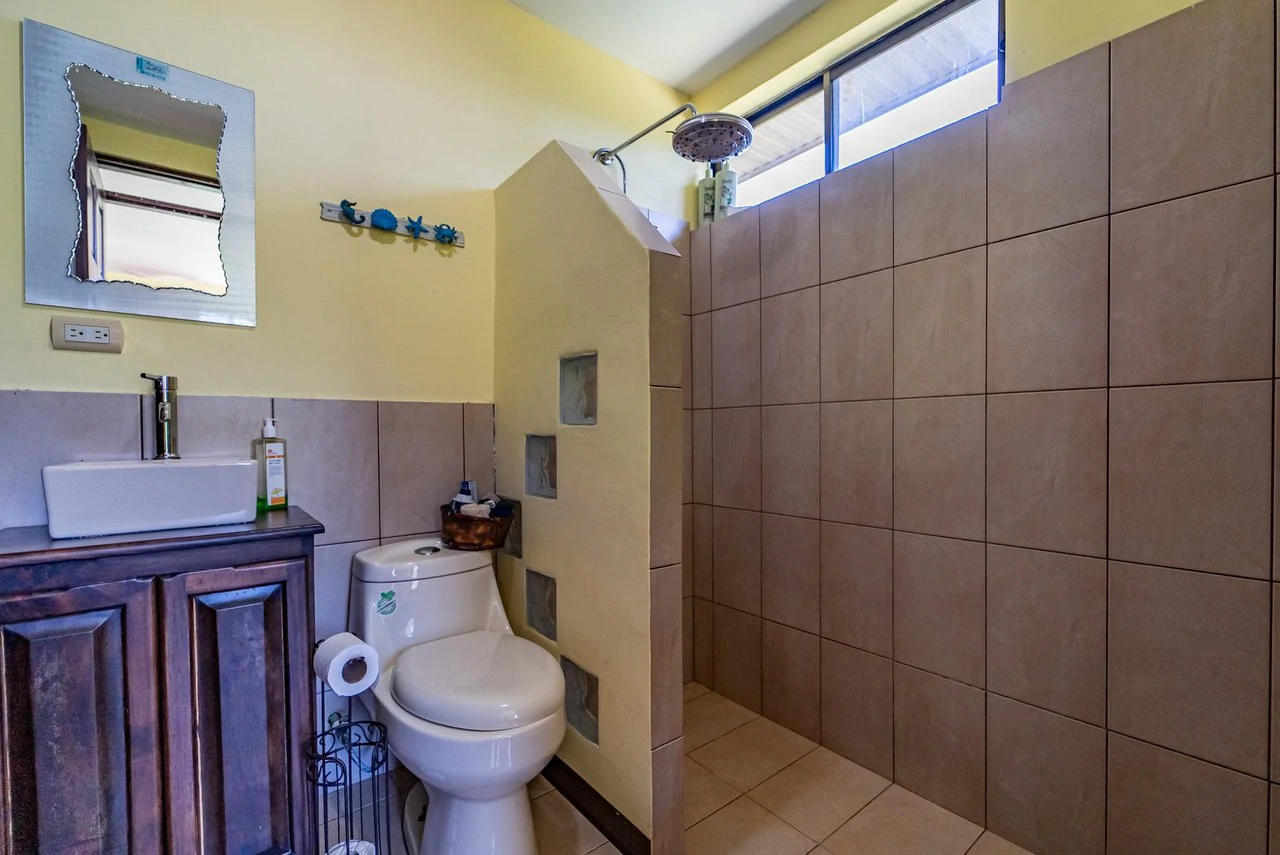 Casa Jardin: Ocean View SFH with Guest House and Extra Lot - Gallery image 10