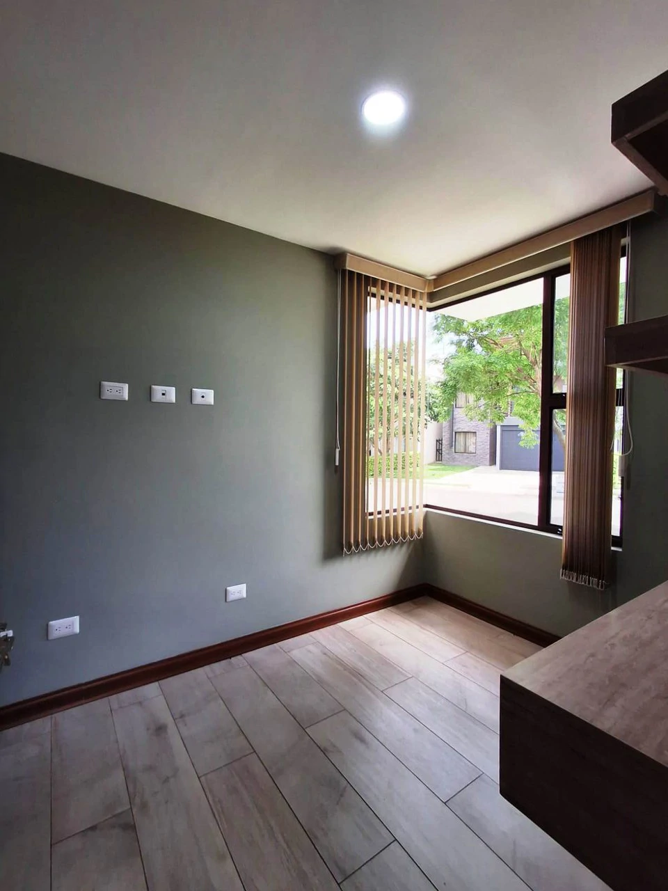 Move In Ready with private pool! - Gallery image 8