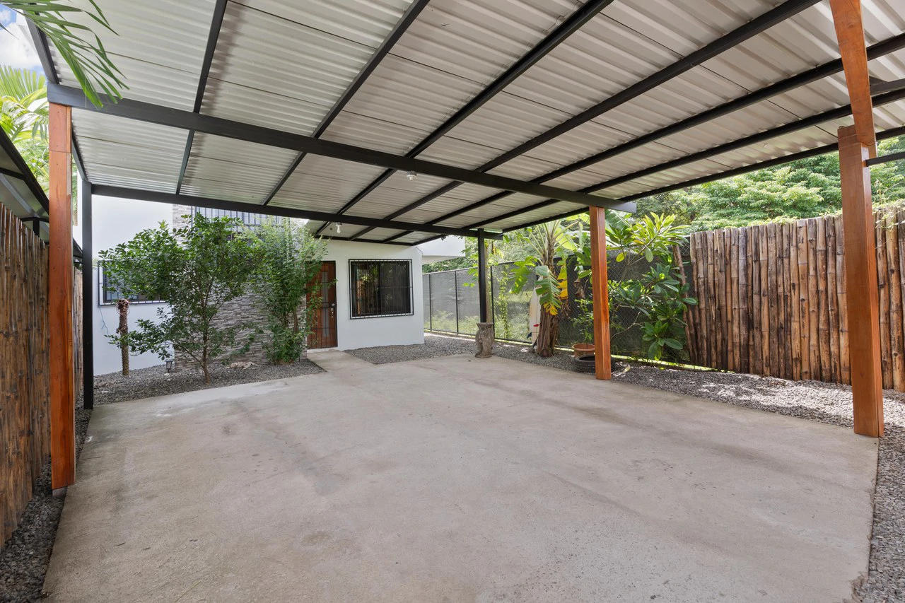 Rare Residential + Commercial: Investment Combo on Key Corridor - Gallery image 13