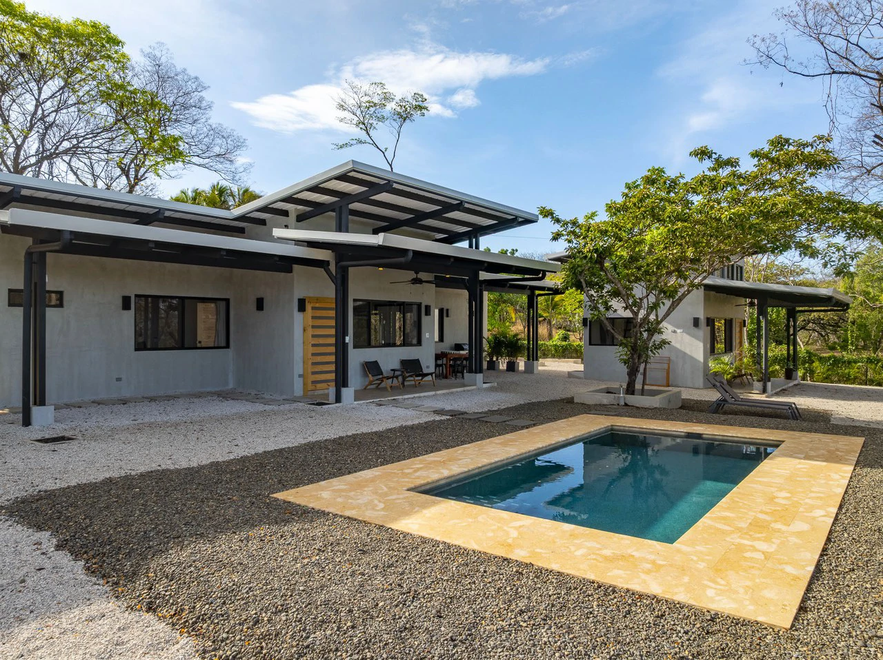 Casa Serena: Modern Villa with Pool and Guest House - Gallery image 8