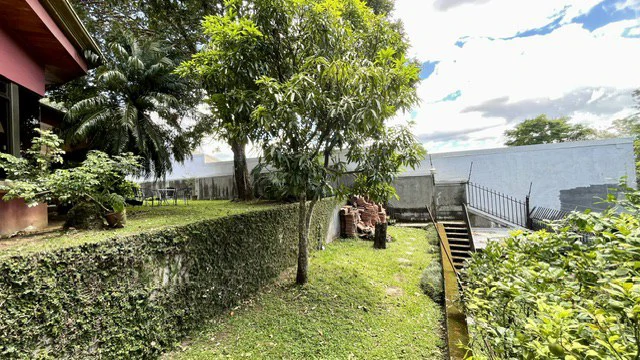 Casa Pinares: Rare 0.30-Acre Sprawling Garden Estate in Pinares, Curridabat | 1,241 m² Lot with Mature Trees, Protected Forest Views & 5,380 Sq. Ft. Build - photo 22