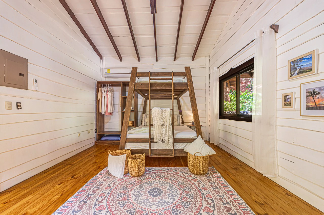 A Jungle House Built of Wood & River Dreams - Gallery image 24