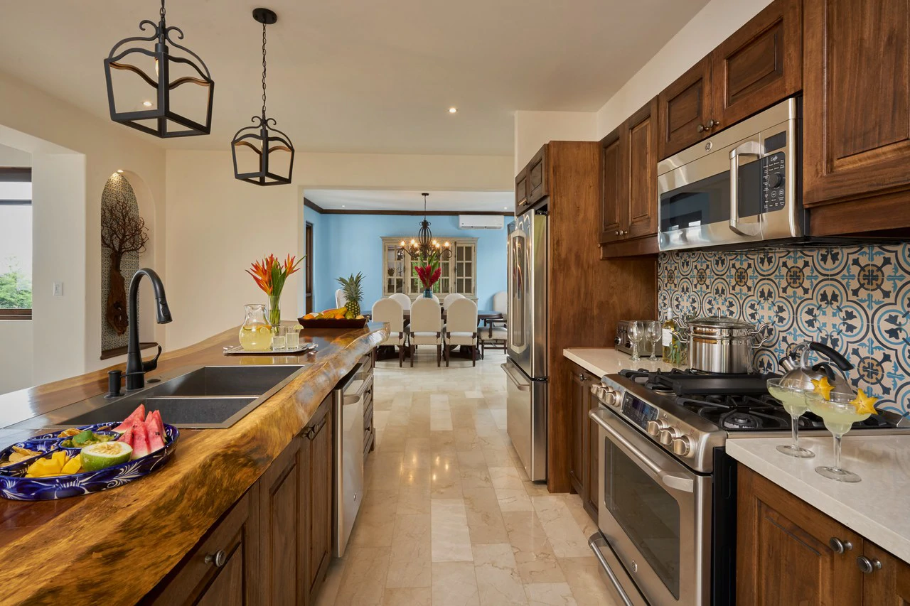 7 Calle La Ronda: Elegant 3-Story Ocean View Hillside Home in Las Catalinas - Gallery image 6