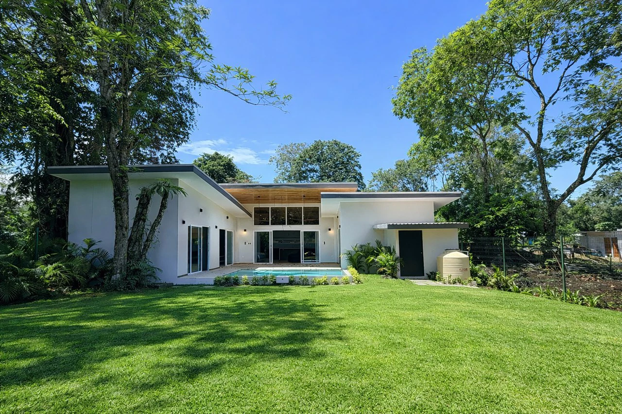 ID 4198: Modern New Villa with Pool in Puerto Viejo — Walk to Beach, Owner Financing Available