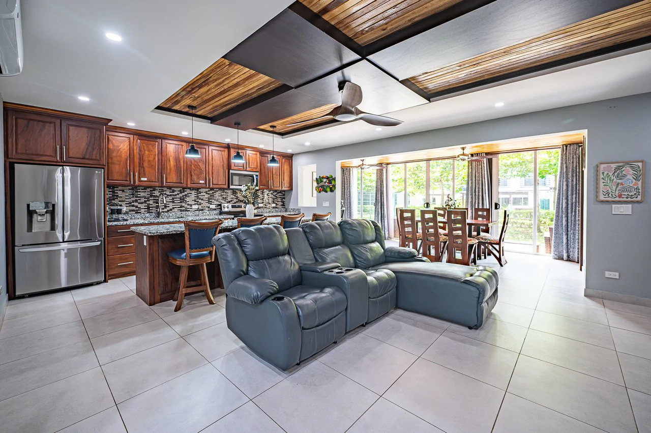 A Home in Jaco's Best Gated Community!: Near the Coast Condominium For Sale in Jacó - Gallery image 2
