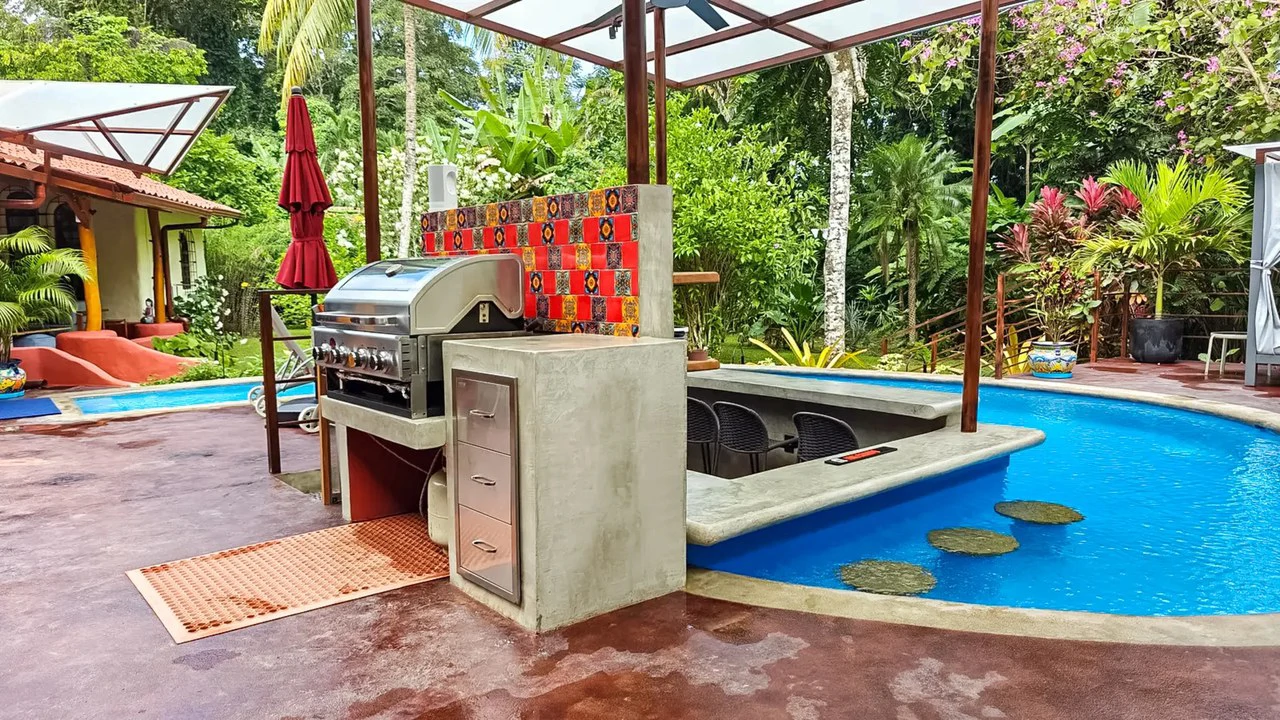 ID 956: Turnkey Entertainment Home with Pool on Titled 1,443m² Lot in Playa Chiquita - Gallery image 7