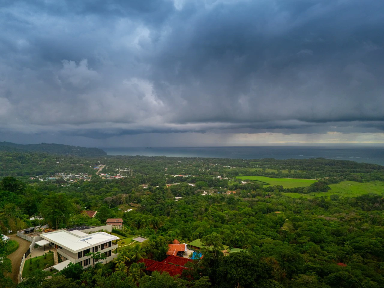 Lion's Gate Sunset Estate - Gallery image 27
