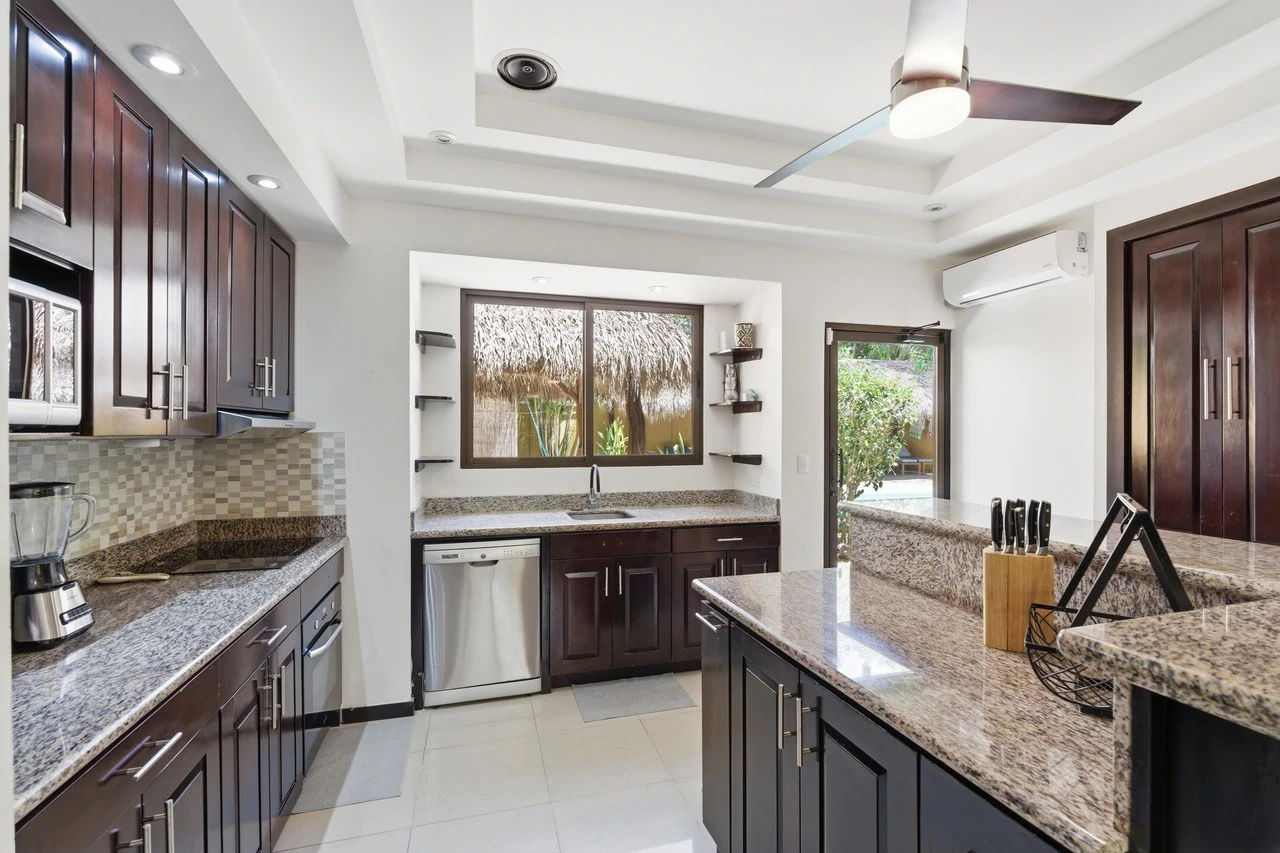 Casa Plumeria: Tropical 4-Bedroom Retreat with Pool Just Steps to Potrero Beach - Gallery image 5